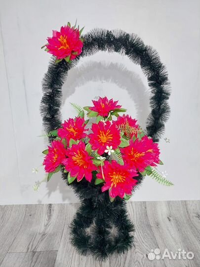 Ритуальные венки и корзины
