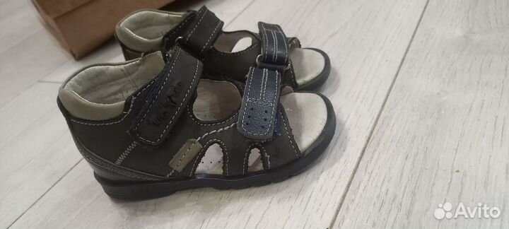 Сандалии детские 22 размер