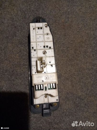 Блок упр. стеклоподьемниками на toyota marino AE10