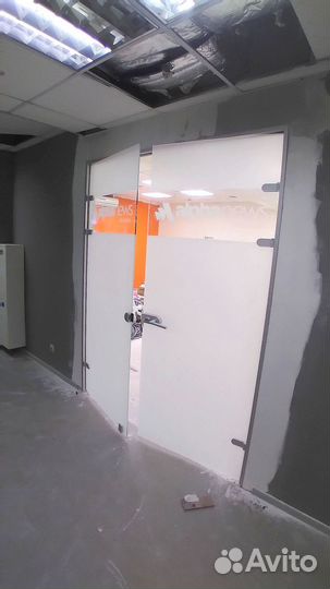 Дверь стеклянная межкомнатная