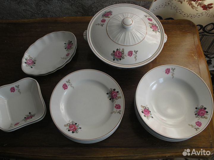 Блюдо и столовый сервиз