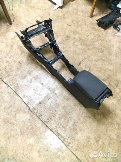 Подлокотник Volkswagen Golf 7 cxsa 2014