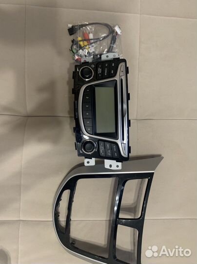 Штатная магнитола на Hyundai Solaris 2013