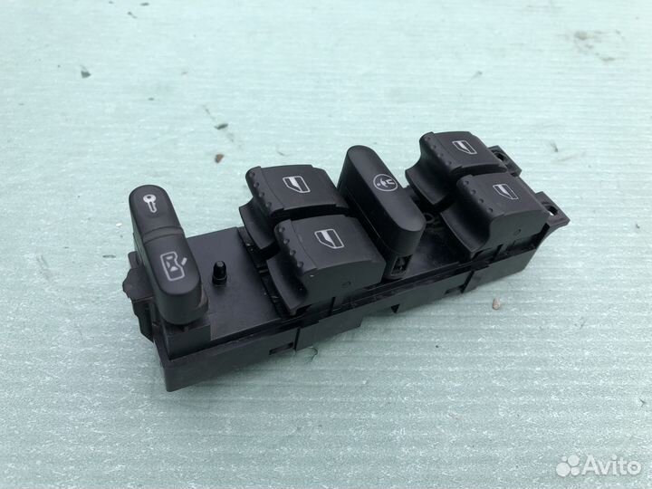 Блок кнопок стеклоподьемников на VW Passat B5