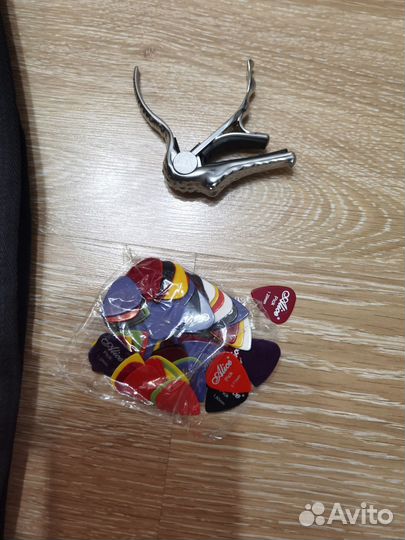 Чехол, каподастр, медиаторы