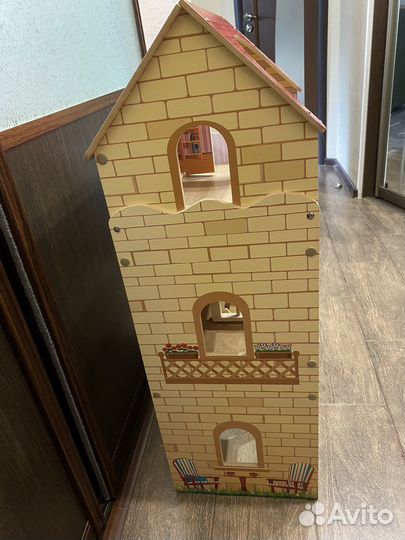 Кукольный домик с мебелью