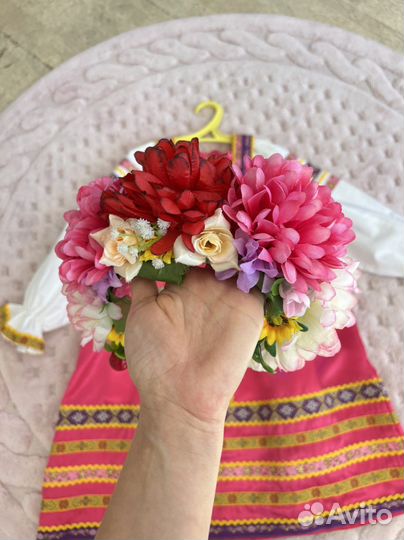 Русский народный костюм и венок