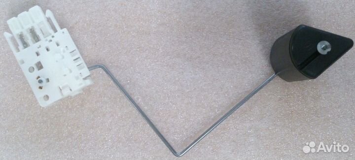 Датчик уровня топлива 8332030500 toyota