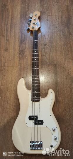 Бас гитара Fender precision MIM