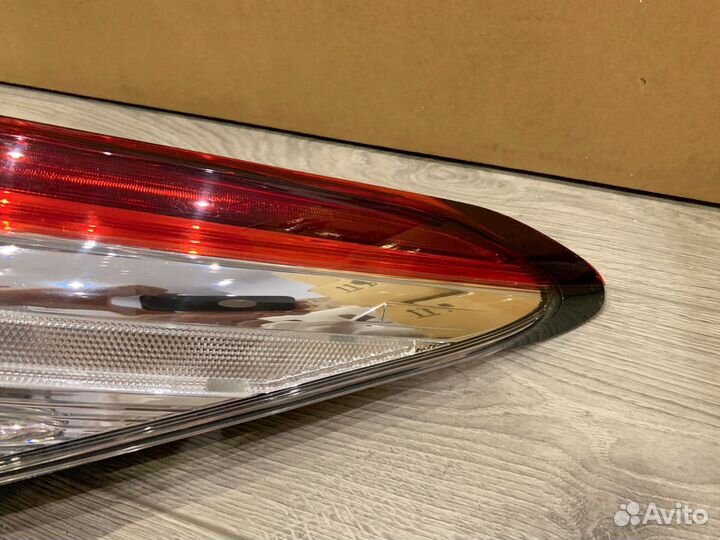 Toyota camry v70 фонарь оригинал