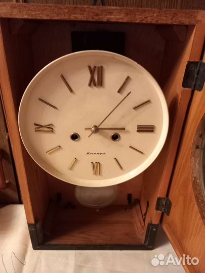 Старинные настенные антикварные часы с боем Янтарь