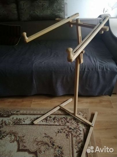 Напольная подставка для вышивания