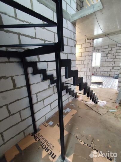 Лестница на металлическом каркасе