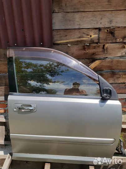 Дверь передняя правая на nissan X-trail (NT-30 )