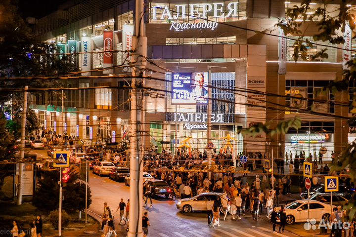 Магазин одежды в центре. Прибыль 12 млн. в год