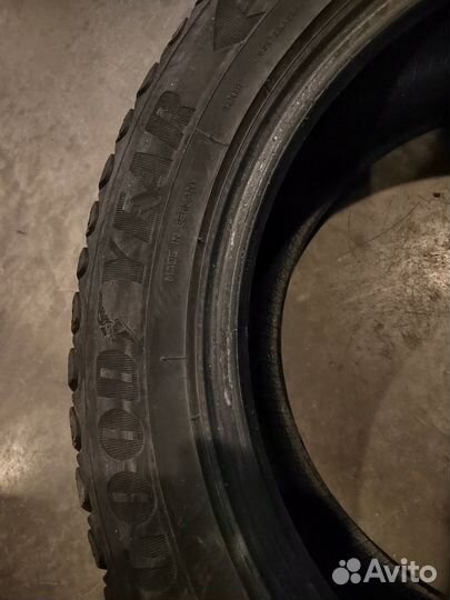 Goodyear Ultragrip Ice Arctic 235/50 R17 100T