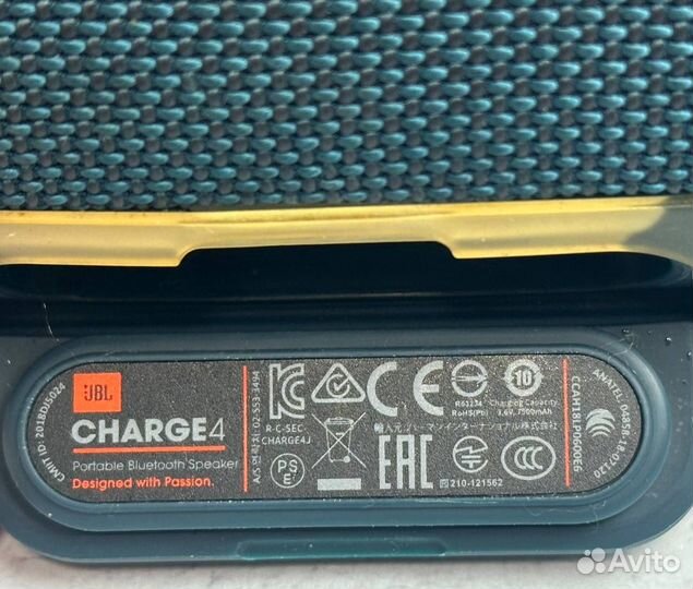 Портативная колонка JBL Charge 4