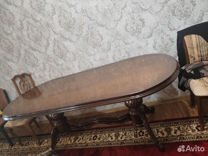 Стол обеденный