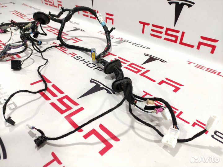 Электропроводка двери Tesla Model S 2015