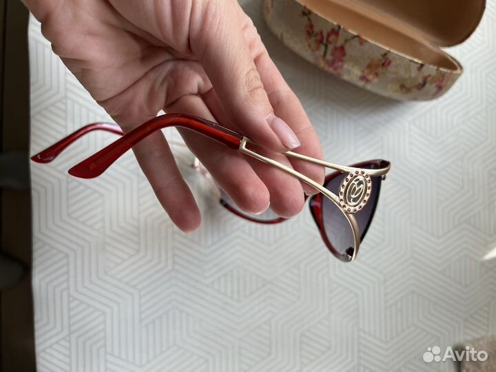 Солнечные очки женские