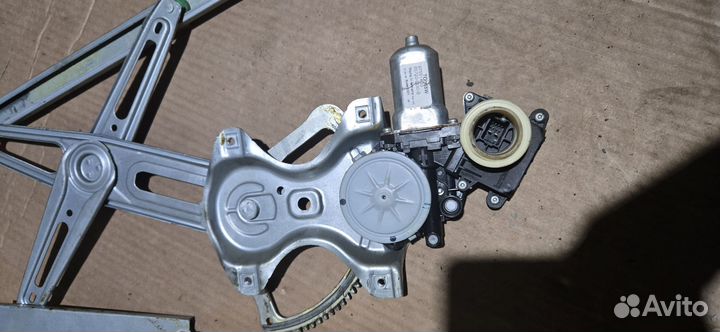 Стеклоподъемник передний левый Toyota corolla e150