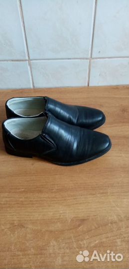 Продам туфли на мальчика