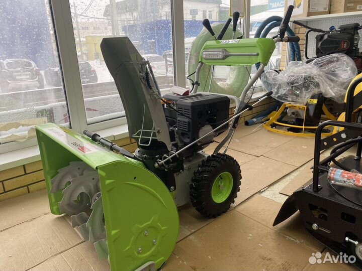 Снегоуборщик бензиновый