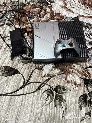 Xbox One Halo limited 500 игр 1Tb