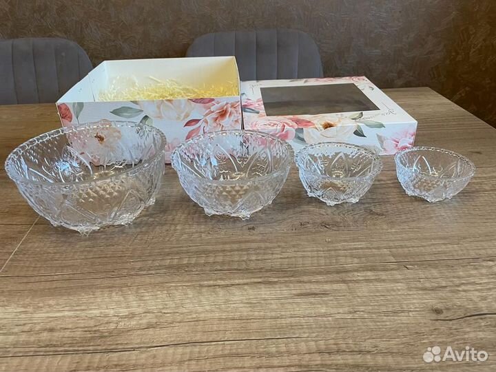 Набор из 4 салатников в подарочной упаковке