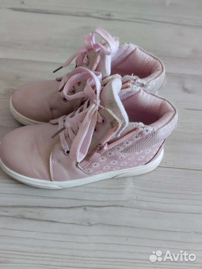 Рубашки 36, туфельки 31, ботинки 30, штаны кожаные