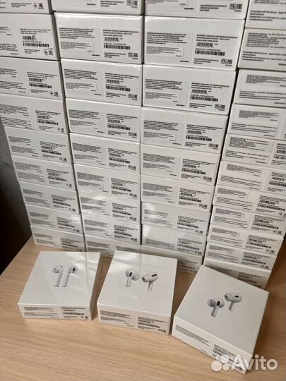 Две пары AirPods pro 2