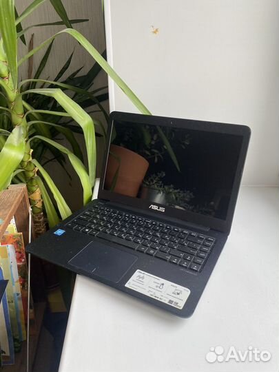Ноутбук asus E402S