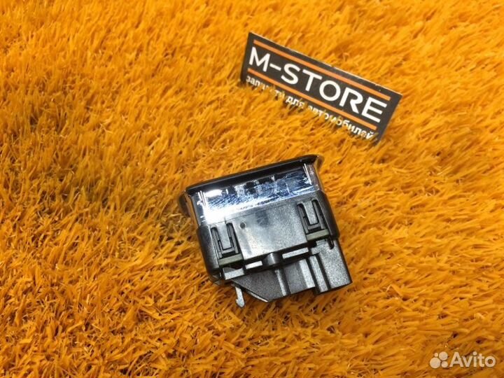 Кнопка открывания багажника Mercedes-Benz E-Class