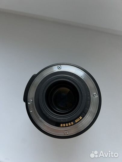 Объектив Canon EF-S 18-135 mm f/3.5-5.6 IS