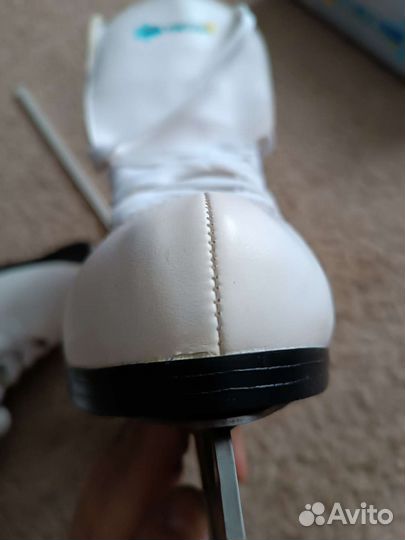 Коньки фигурные женские