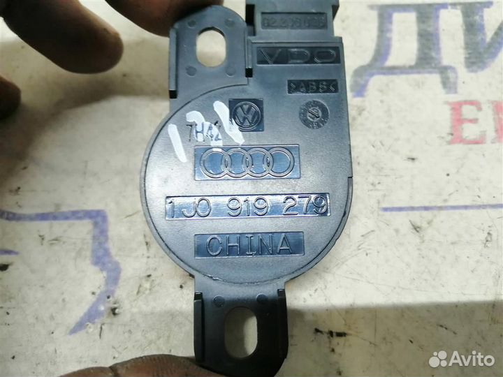 Динамик VW Touareg 2002-2010