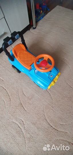 Детская машинка толокар с ручкой