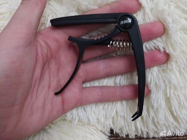 Каподастр для гитары