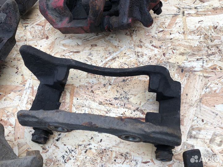 Суппорт передний задний Пежо 406 Peugeot 406