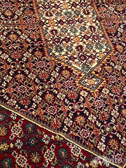 Ковер шерстяной новый