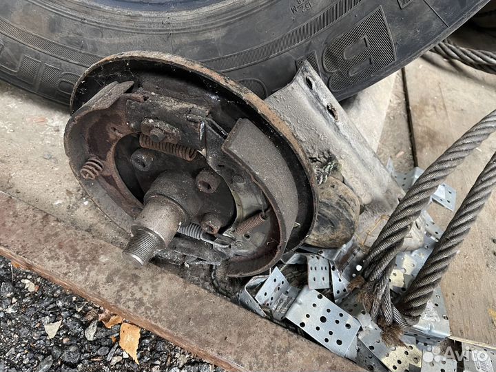 Ось резино-жгутовая с тормозом г/п 1800 кг