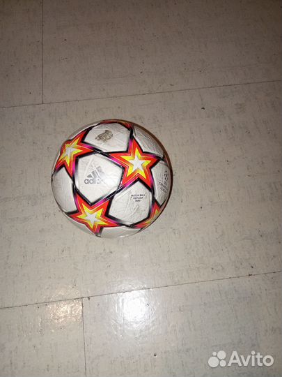 Футбольный мяч adidas
