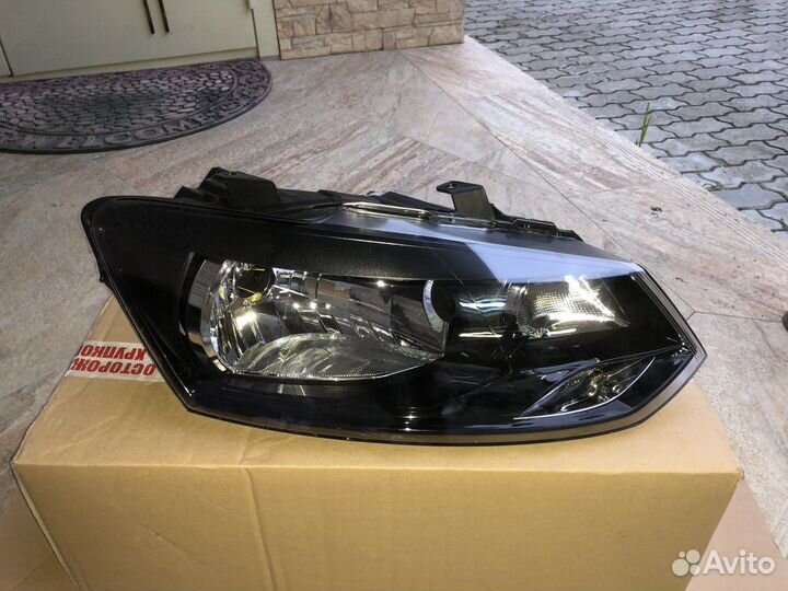 Новая фара Volkswagen polo правая 2009-2015