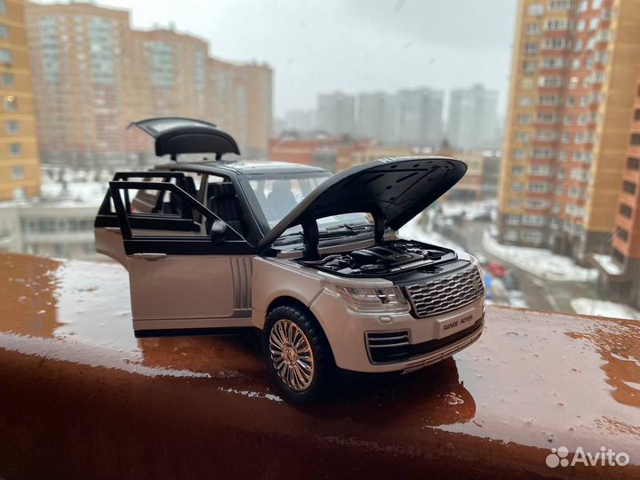 Модель Land Rover Range Rover Vogue Белый/Черный