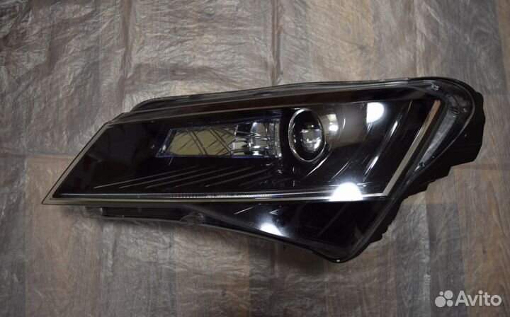 Фара левая правая ксенон Skoda Superb 3 суперб 3