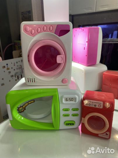 Игрушечная стиральная машина и микроволновка