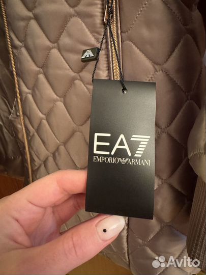 Новая женская куртка Emporio Armani EA7