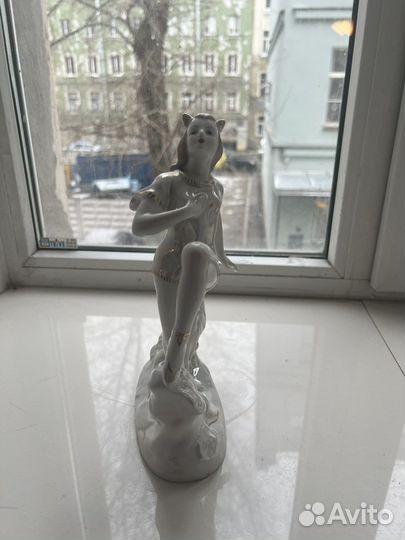 Фарфоровая статуэтка. Балерина - кошка