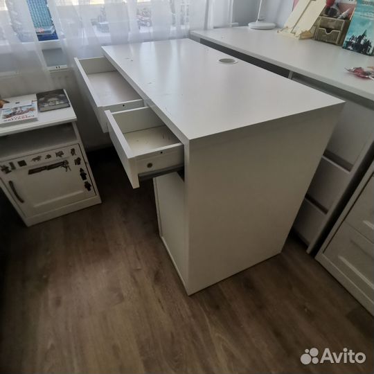 Письменный стол IKEA микке белый