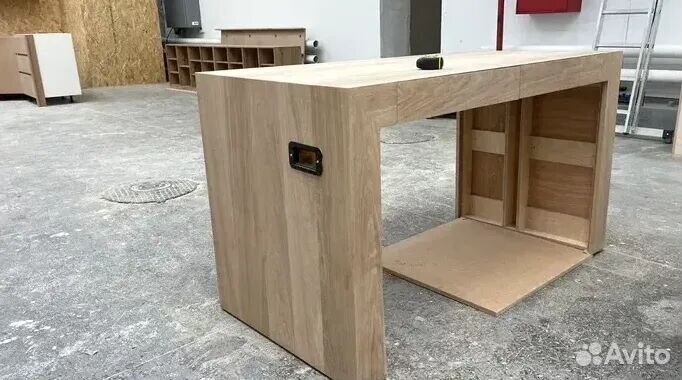 Деревянный стол